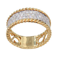 Anillo con diamantes paveé y detalle de oro trenzado