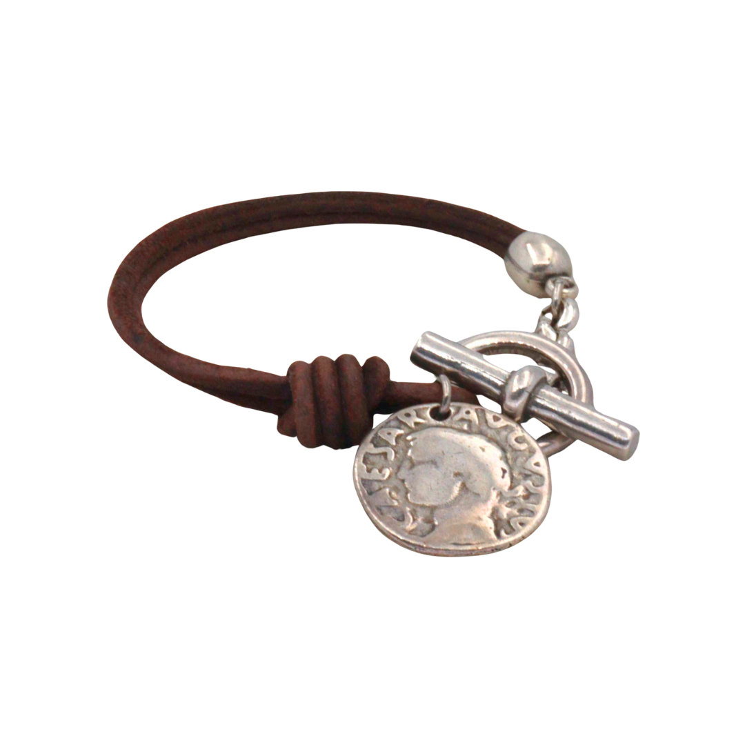 Pulsera de cuero con moneda XL