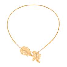 Collar rígido con diseño de hojas