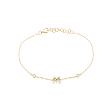 Pulsera con letra de diamantes