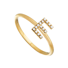 Anillo de oro amarillo 14k con letra en diamantes