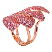 Anillo con pétalos en paveé de tonos rosa