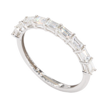 Anillo half eternity con diamantes en corte baguette