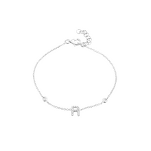 Pulsera con letra de diamantes