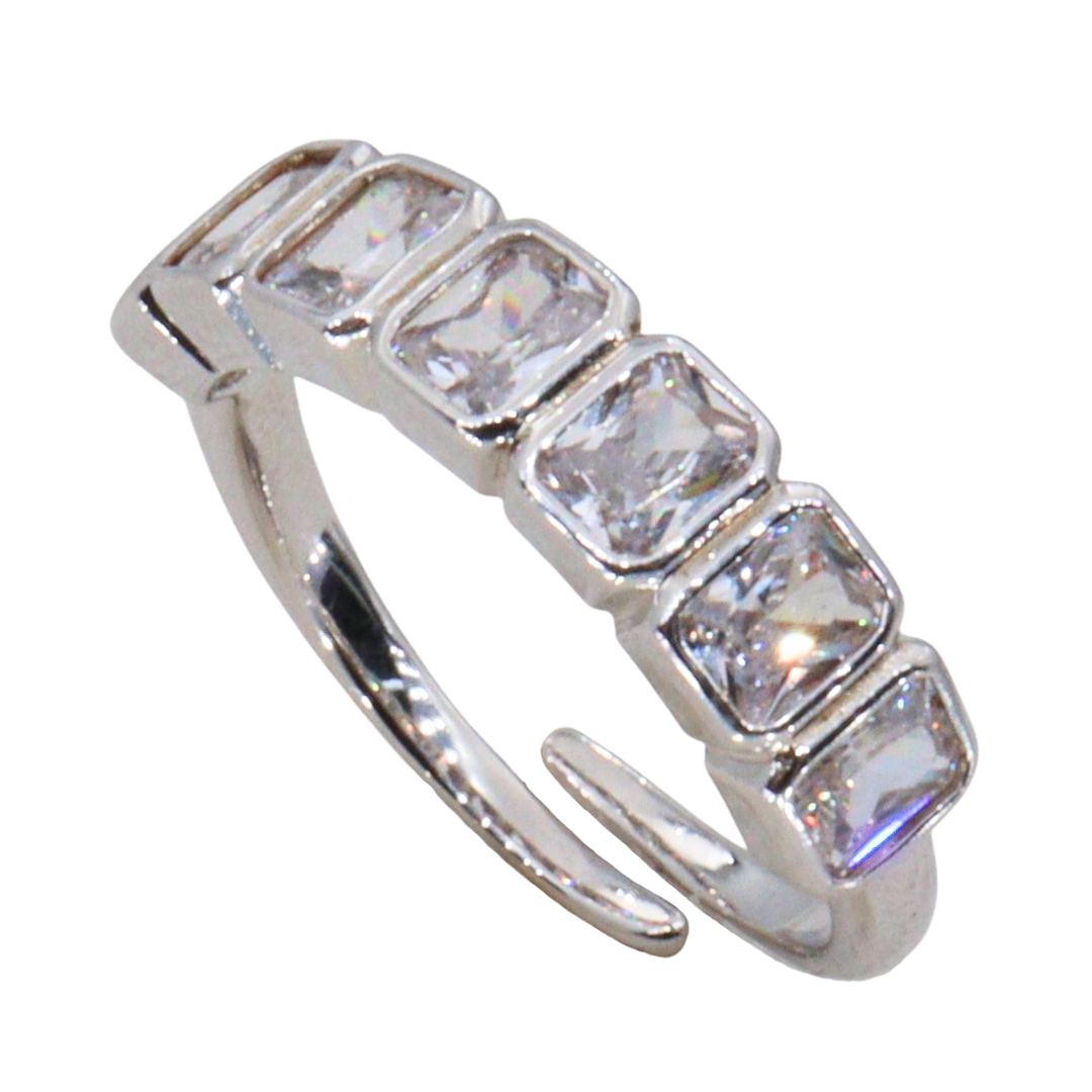 Anillo con emerald cut circonias