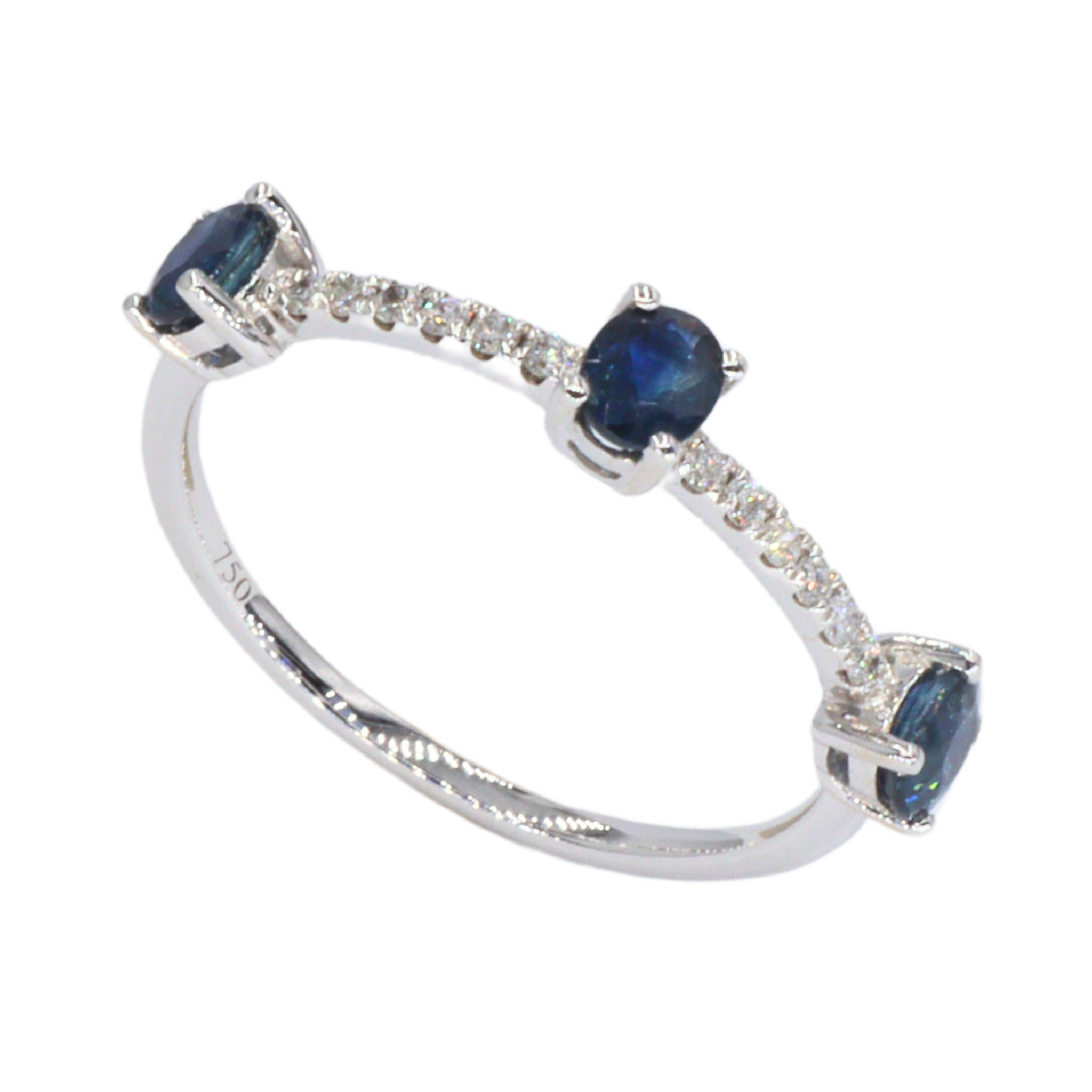 Anillo con zafiros y diamantes