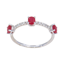 Anillo con rubíes y diamantes