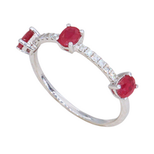 Anillo con rubíes y diamantes