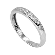 Anillo de oro liso y diamantes