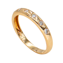 Anillo de oro liso y diamantes