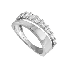 Anillo estilo claw con baguettes y plain