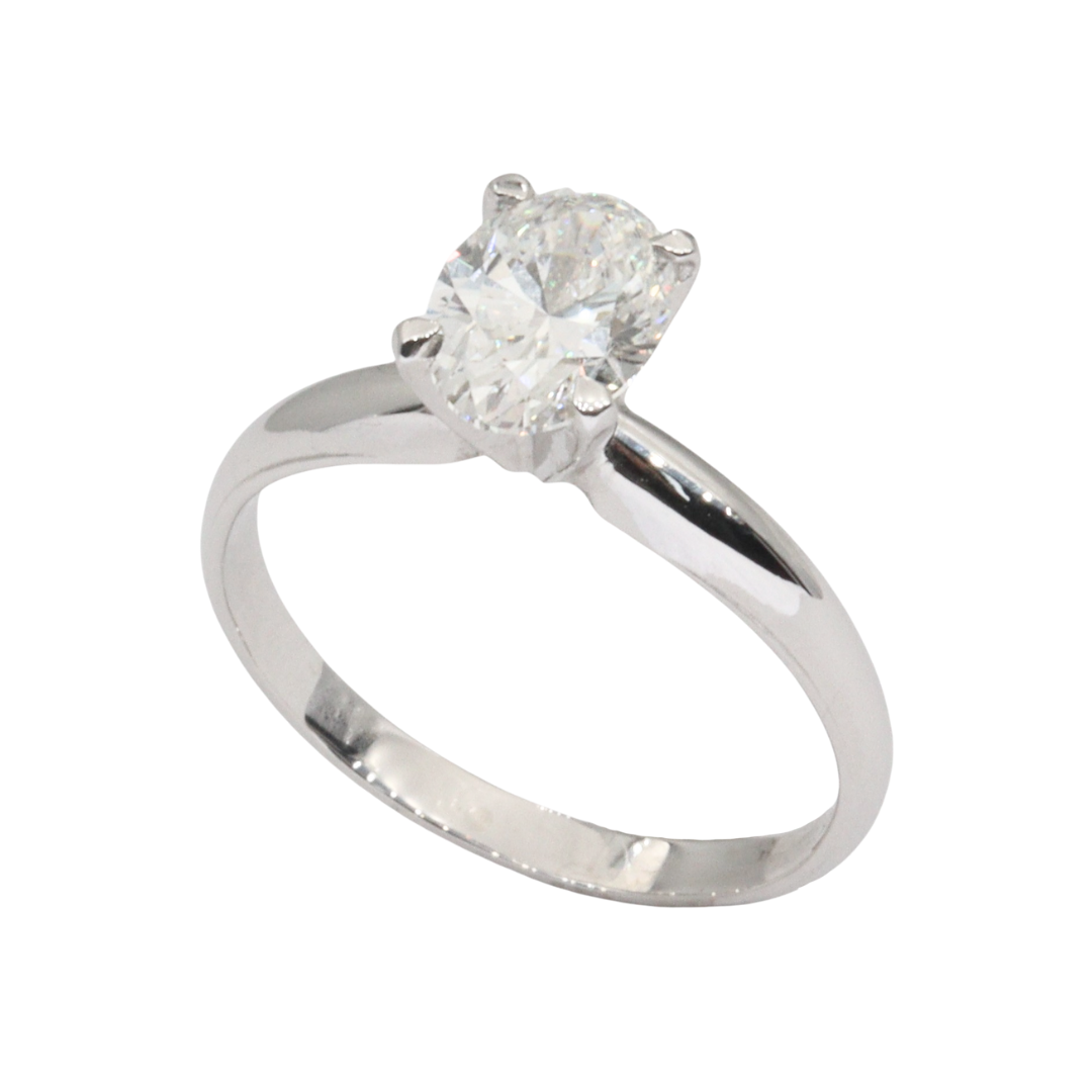 Anillo solitario con diamante oval LAB 1.06CT