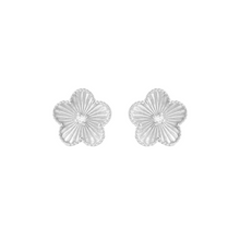 Aretes de flor fluted