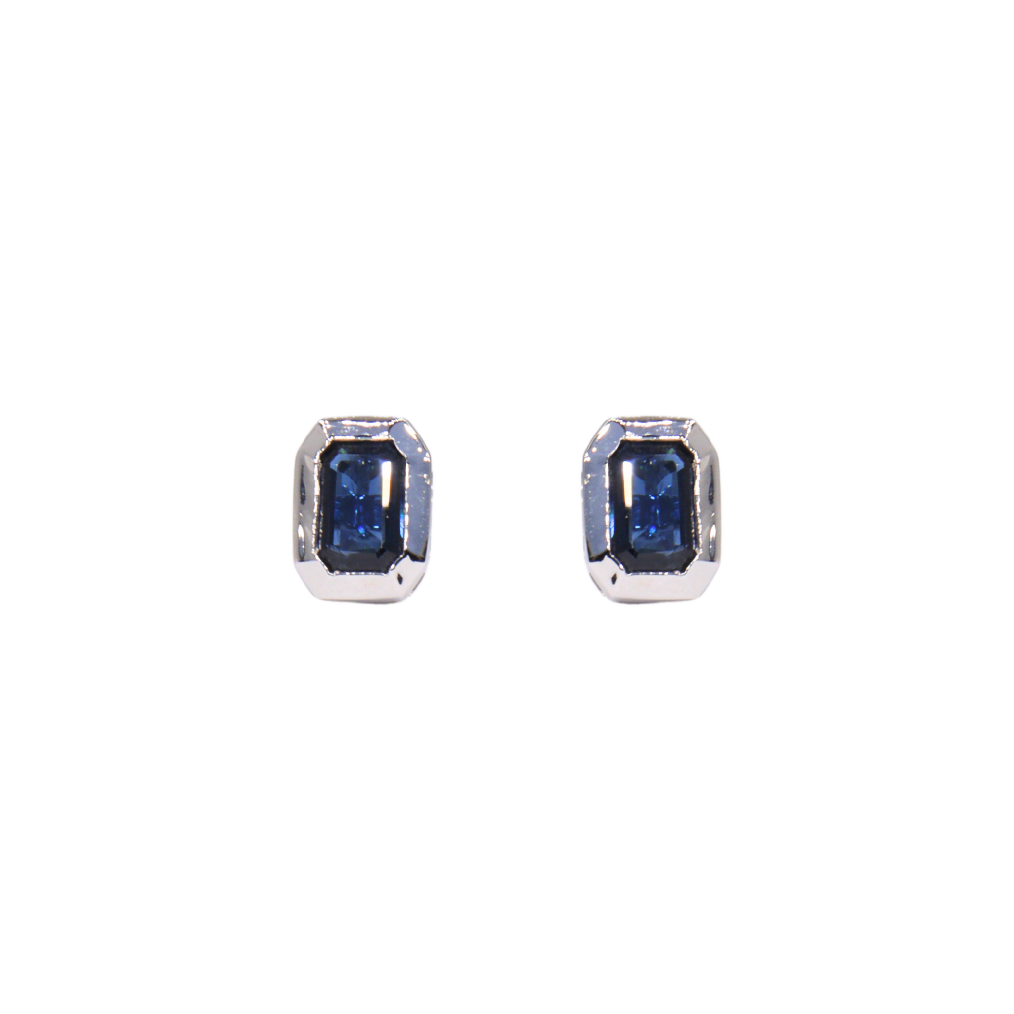 Studs de zafiros en corte emerald