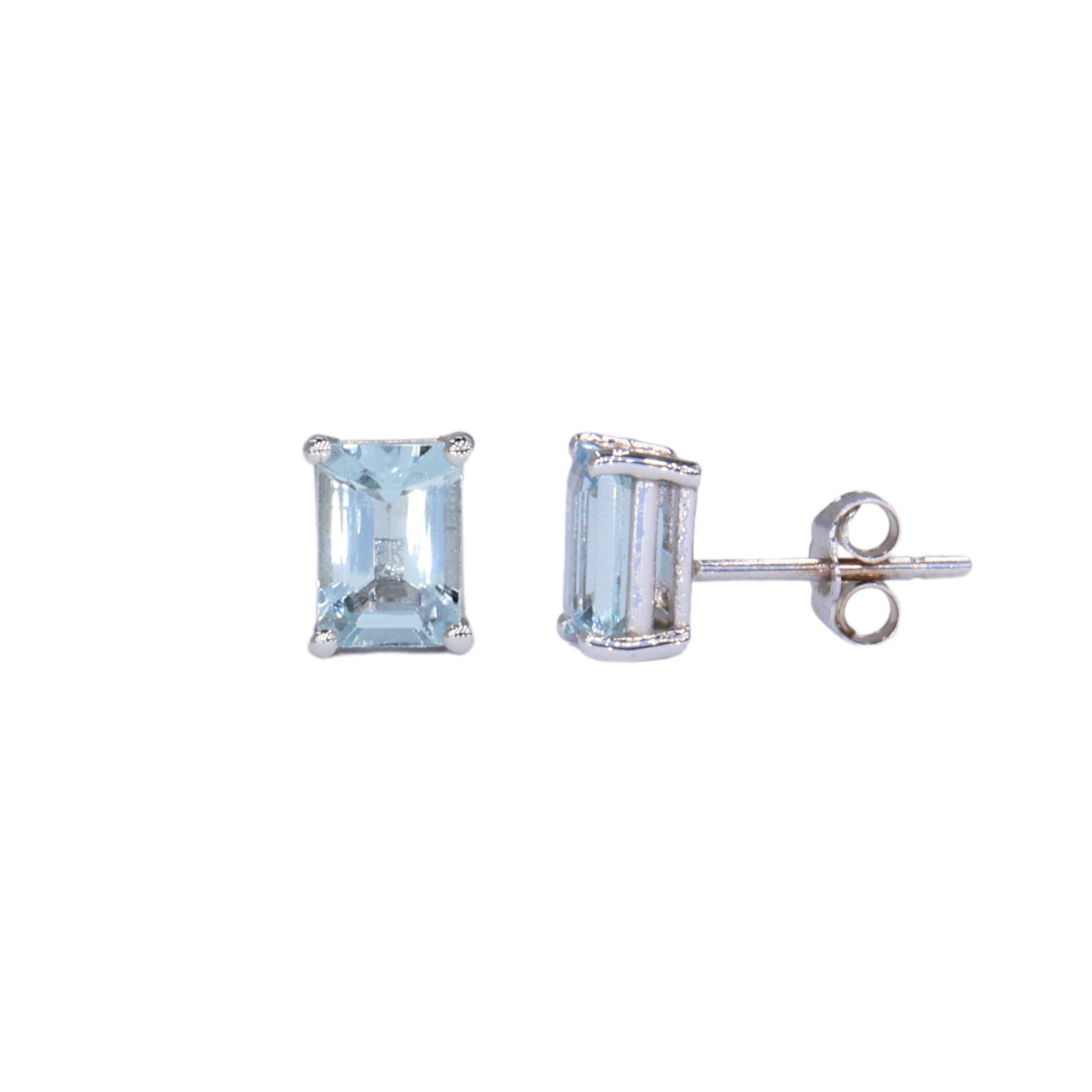 Studs de aguamarina en corte emerald