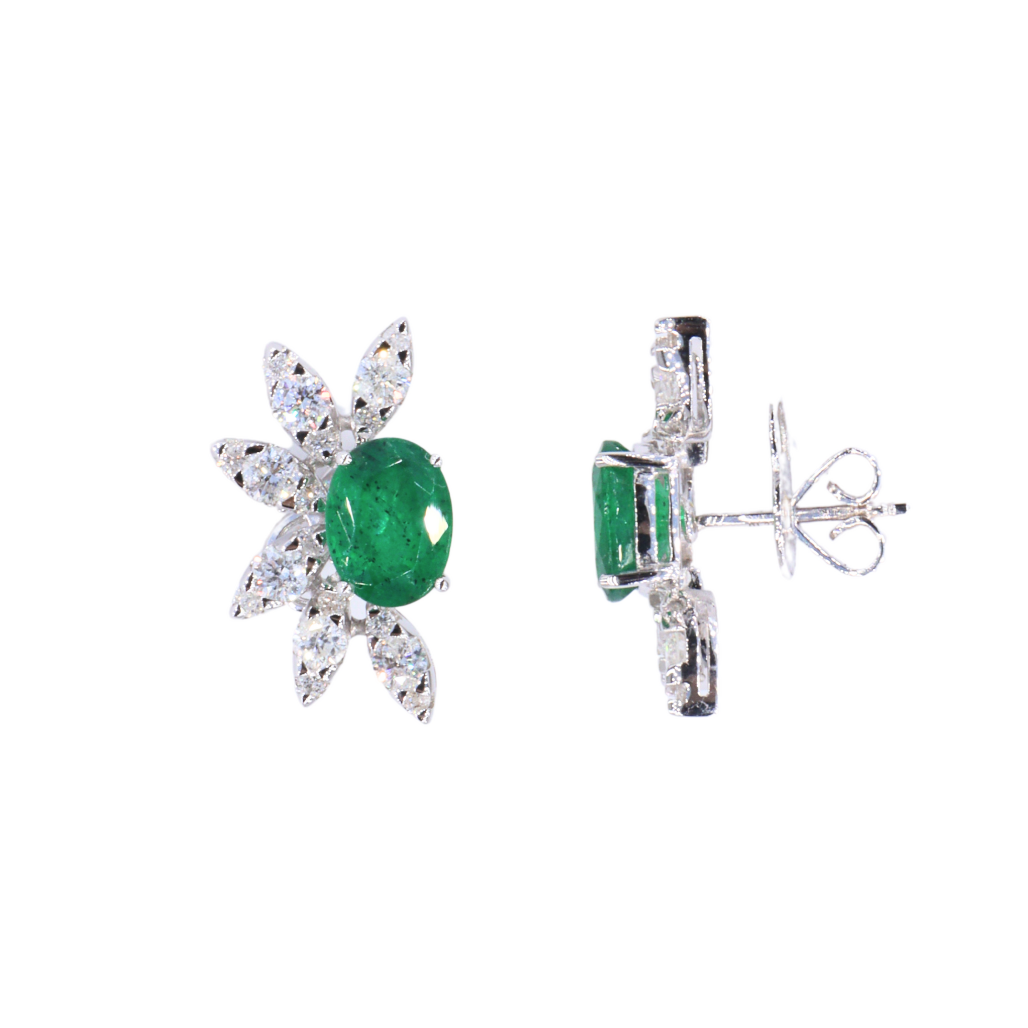 Aretes de esmeraldas y medio halo de diamantes
