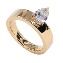 Anillo con diamante LAB en corte drop