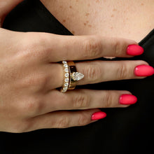 Anillo con diamante LAB en corte drop