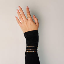 Pulsera tipo cuff de oro amarillo 14k con diamantes 0.28CT