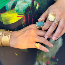 Anillo statement con cuarzo verde