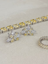 Anillo eternity de canary stones en corte emerald