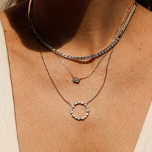 Collar con círculo abierto en diamantes multishape