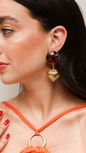 Aretes grandes con piedras rojas y corazones XL