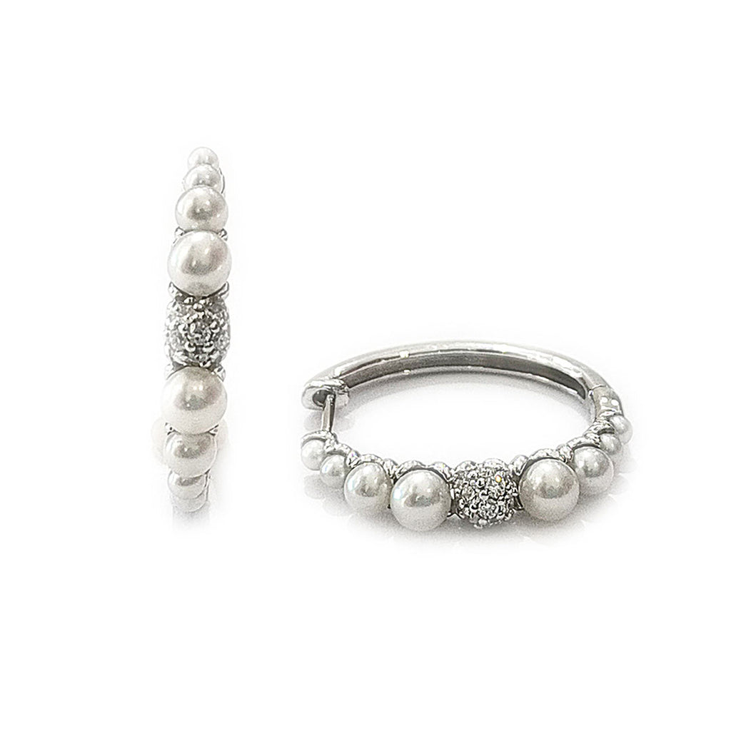 Argollas pequeñas de oro blanco 14k con perlas y diamantes 0.20CTS | Romanza Joyerias Panamá