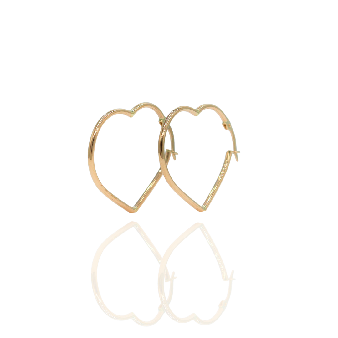 Argollas en oro amarillo 14k en forma de corazones.