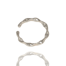 Earcuff entorchado con baño en oro 18k / Rodio