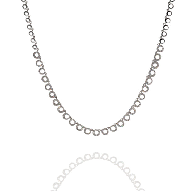 Collar de oro blancos con detalle de círculos con diamantes 0.63CTS