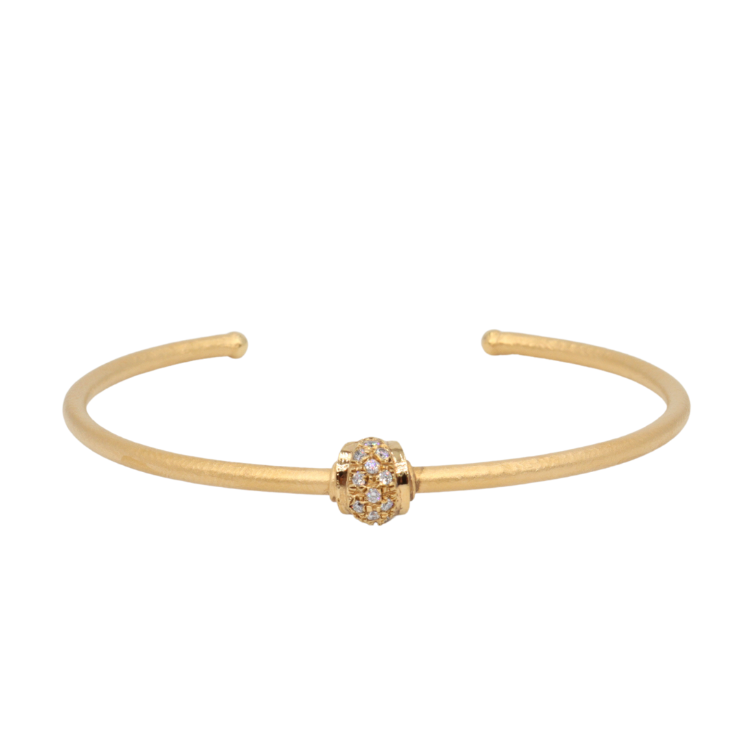 Pulsera satinada en oro amarillo 14k  de la línea MARIKA con detalles en diamantes 0.46CTS